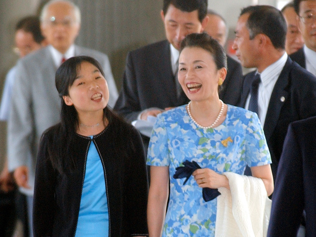 彬子さまを空港まで迎えに行った信子さま