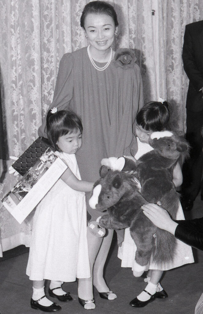 信子様と幼少期の彬子様・瑶子さま