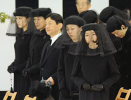 喪主を務めた彬子さま