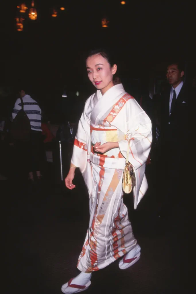 若い頃の着物姿の信子様