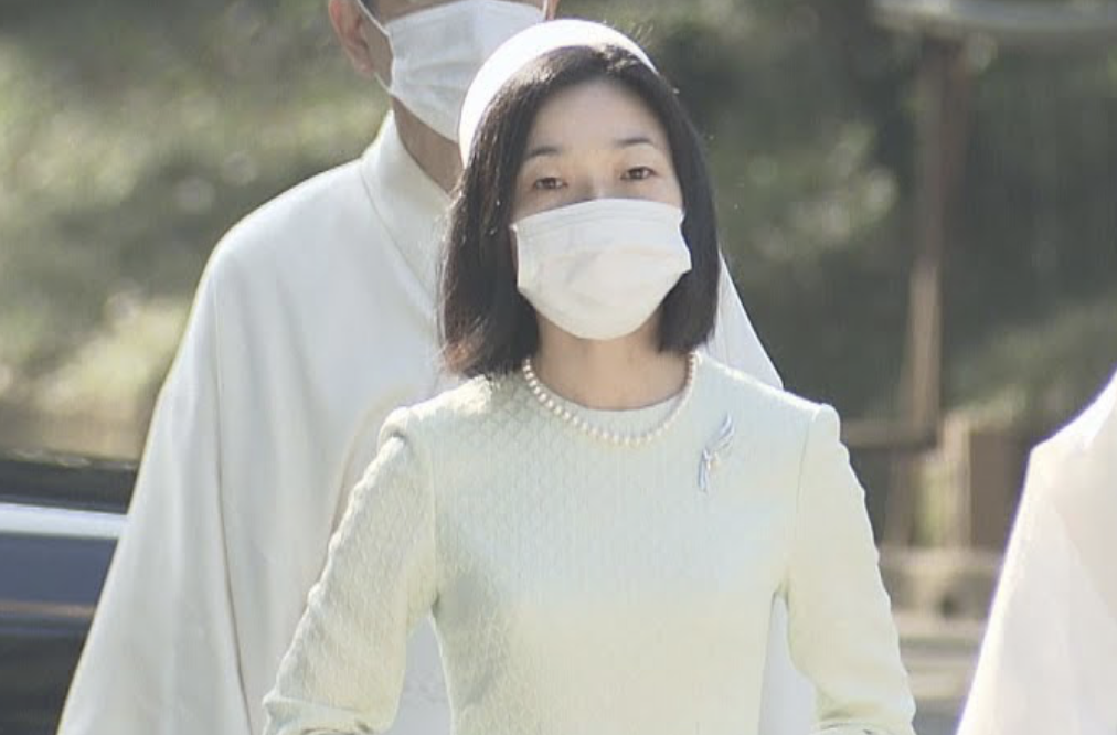 マスク着用の彬子さま