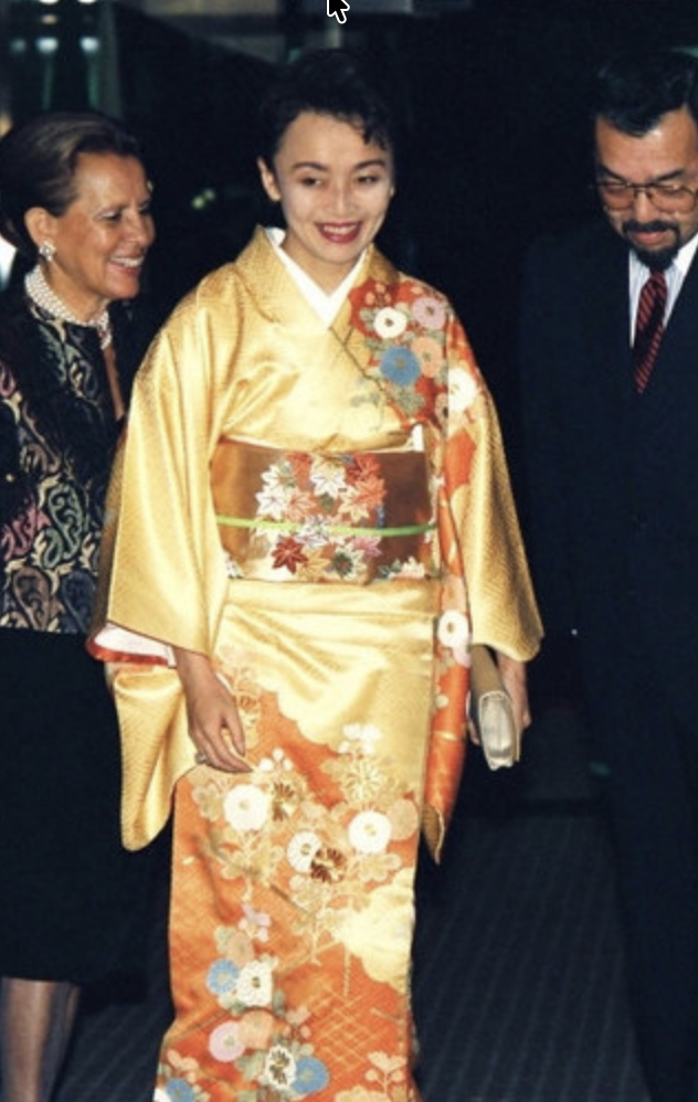 着物姿の若い頃の信子様