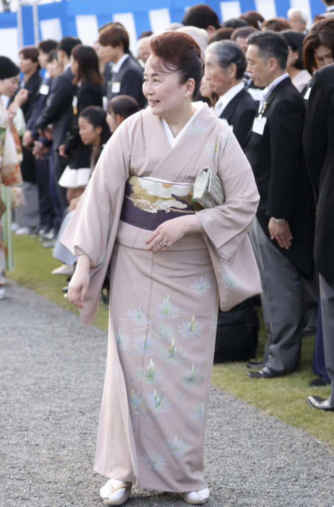 着物をお召しの信子様(令和)