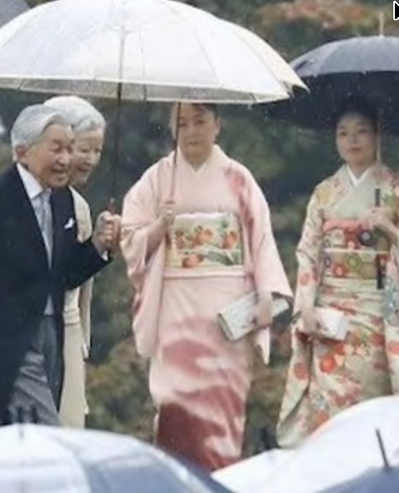 着物をお召しの信子様(平成)