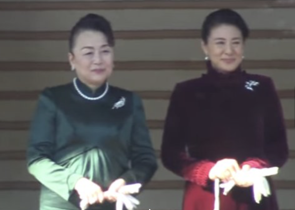 雅子さまと並ばれる信子様