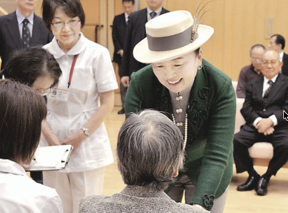 施設本文をする信子様