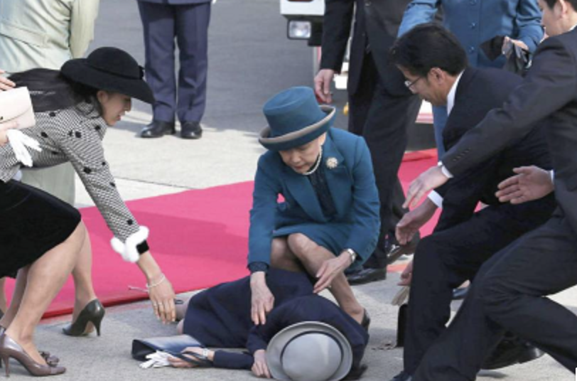 空港で倒れた彬子さま