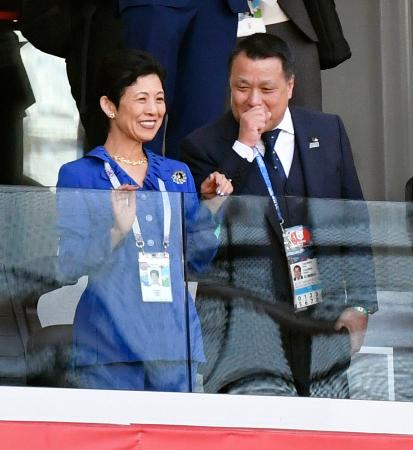 W杯セネガル選を観戦する久子さま