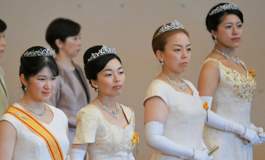 ティアラを着用した愛子さま、彬子さま、瑶子さま、承子さま