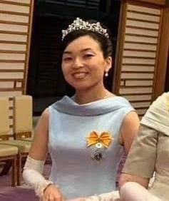 ティアラ着用の彬子さま