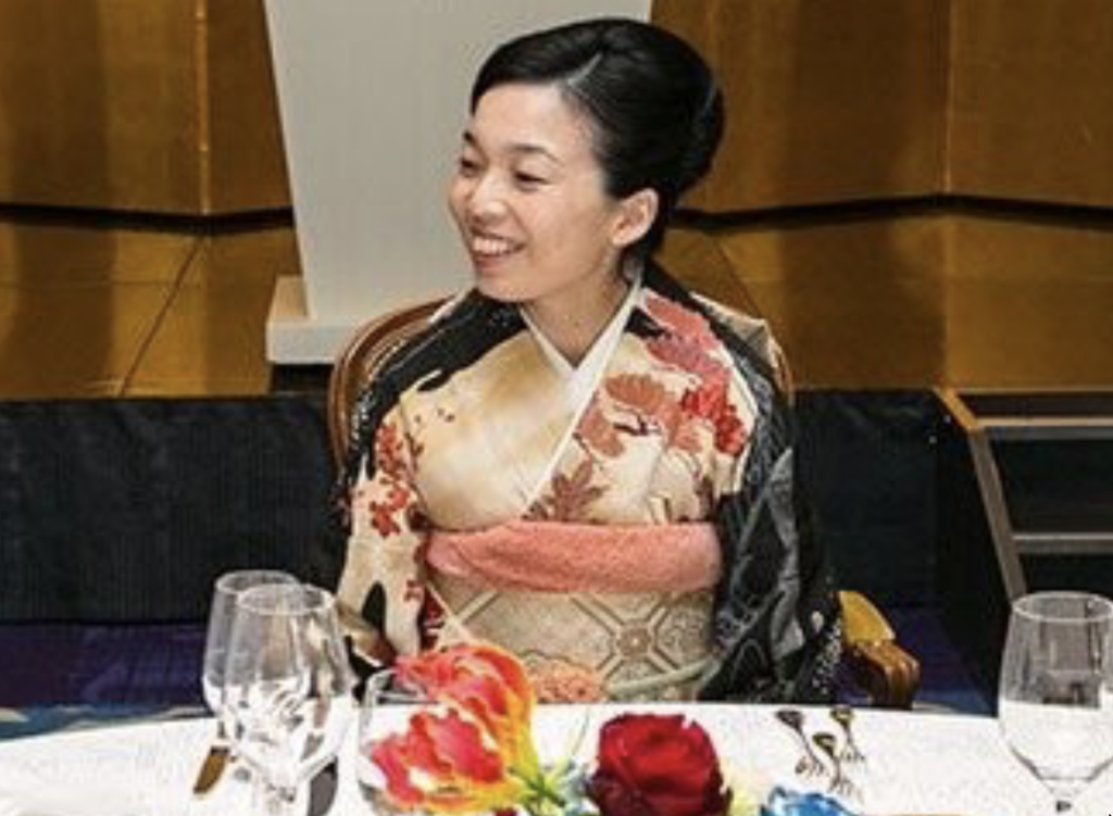 御所解模様の振袖をお召しの彬子さま