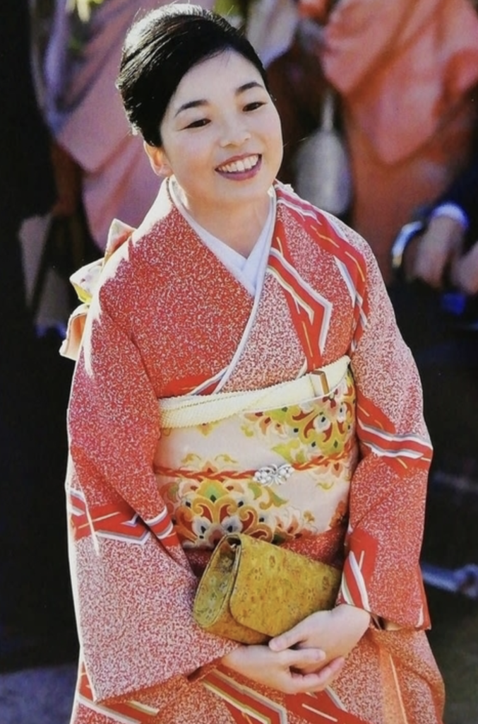 蒔糊友禅の着物をお召しの彬子さま