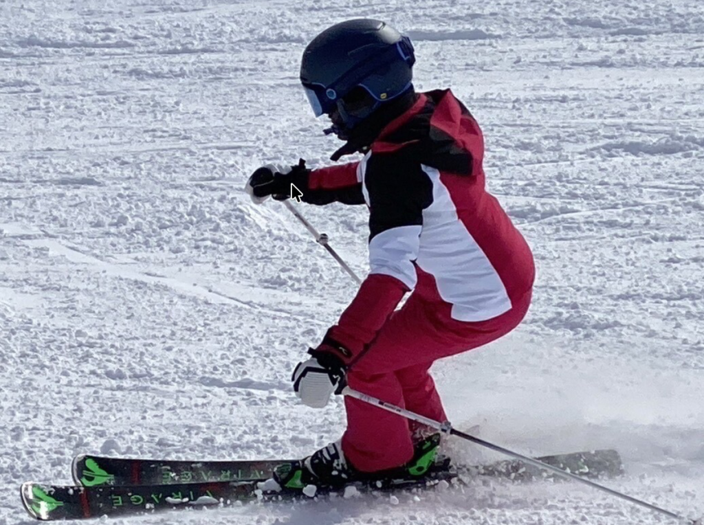 スキーをする彬子さま